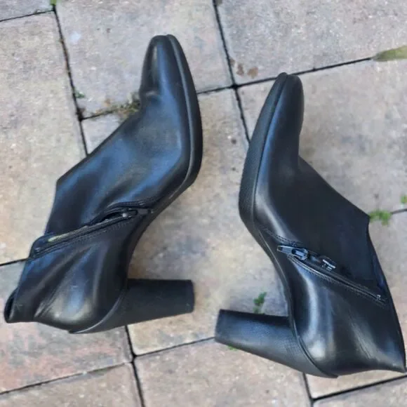 ECCO Black Leather Ankle Boots Women’s 9 Zip Comfort Booties - Picture 4 of 9
